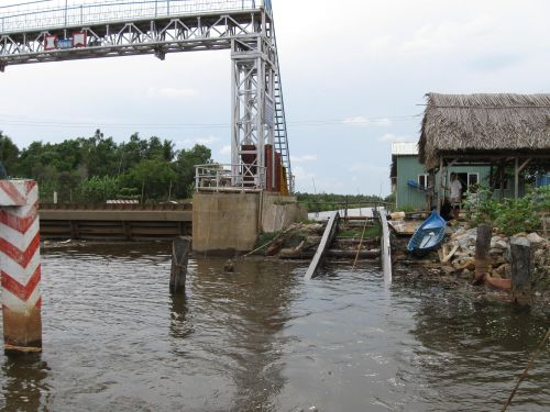 090402_船で越える段差_090402