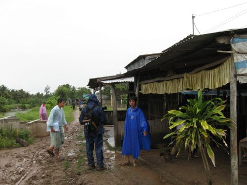 090617_サイト引渡し_道路上の撤去要請家屋_090617