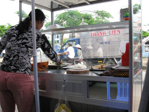 090730_サイト引渡し_ボート乗り場で朝食_090730