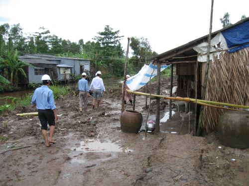 090813_道路工事開始(3)_撤去要ハウス再説明_090813