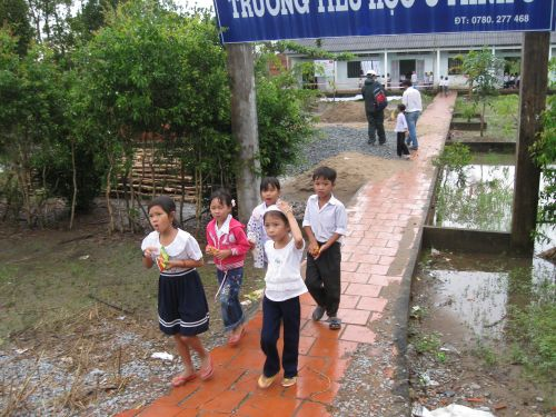 091008_既存小学校の小学生たち(2)_091008