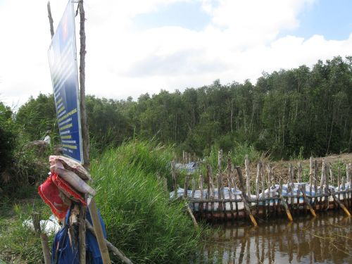 100128_モデルハウス池施工中_100128