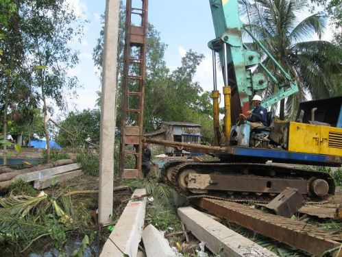 100209_橋の杭打設中_100209