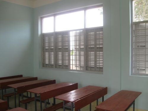 100225_最大小学校家具納入(1)_100225