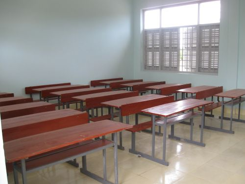 100225_最大小学校家具納入(2)_100225