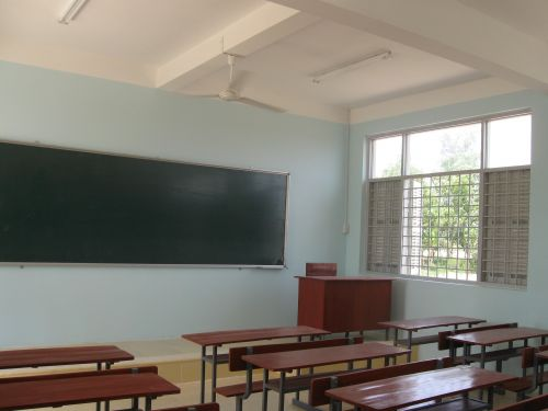 100303_最大小学校家具納入済み_100303