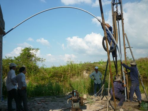 100308森林監視基地井戸掘削(2)_100308