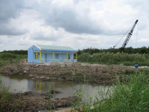 100326_森林監視基地完成&鉄塔施工中_100326