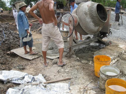 100422_橋_繋ぎ梁コンク出設準備_100422