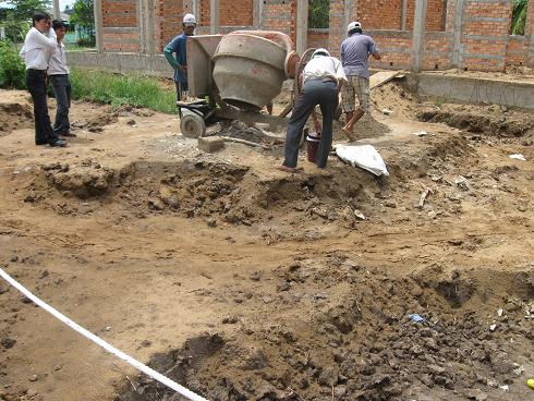 100427_新築小学校_コンクリート打設準備_100427