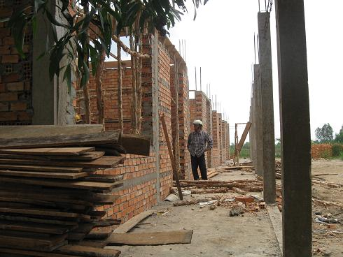 100428_新築小学校_屋根工事準備中(1)_100428