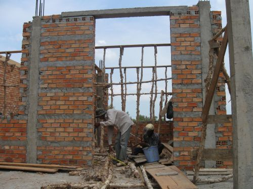 100428_新築小学校_屋根工事準備中(2)_100428