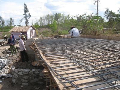 100511_新設橋_床版配筋施工中_100511