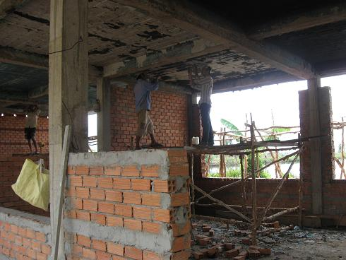 100518_新築小学校_モルタル塗装施工中_00518