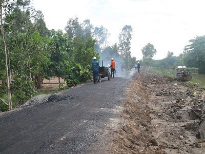 100526_新設道路_舗装作業進捗中_100526